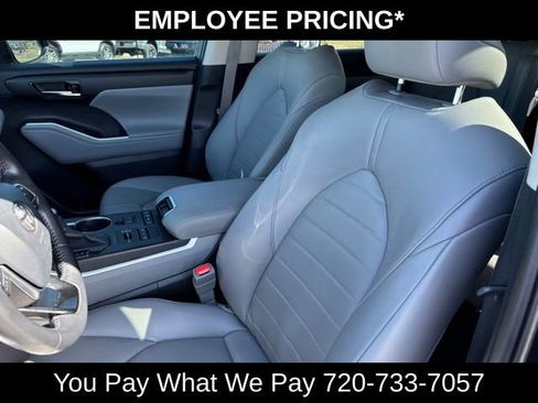 Used 2020 Toyota Highlander XLE AWD/4WD image 11