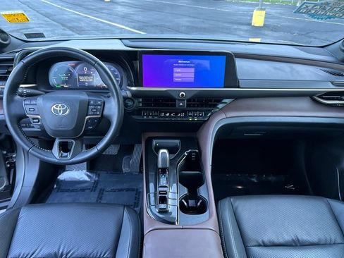 Certified 2024 Toyota Crown AWD/4WD image 12