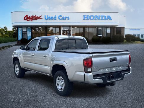 Used 2022 Toyota Tacoma SR AWD/4WD image 3