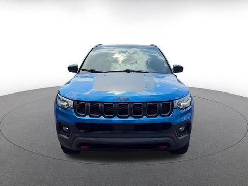 Used 2025 Jeep Compass Trailhawk w/ Trailer Tow Group AWD/4WD image 4