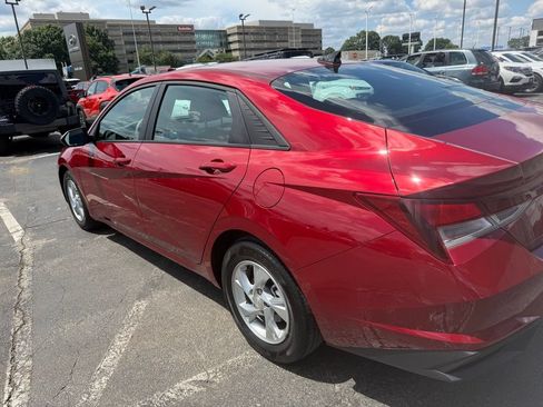 Used 2023 Hyundai Elantra SE FWD image 5