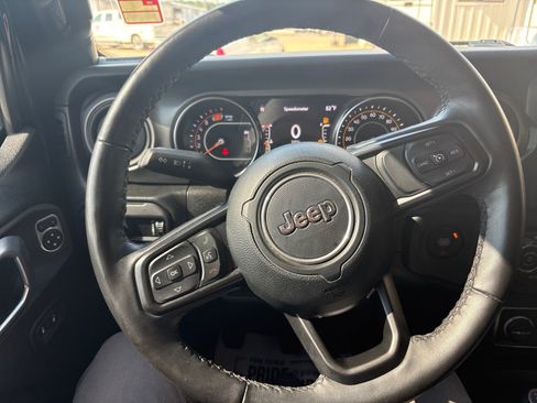 Used 2023 Jeep Wrangler Willys image 13