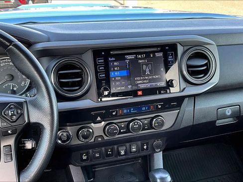Used 2019 Toyota Tacoma TRD Sport image 7