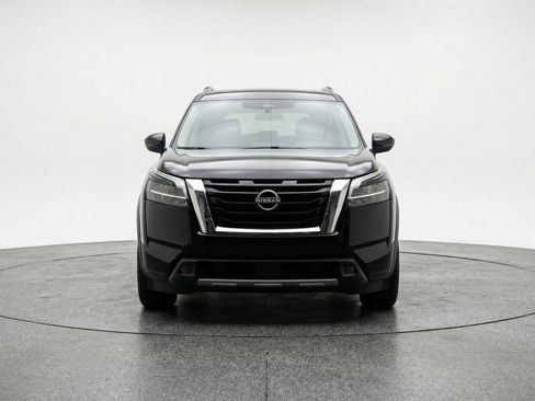 Used 2025 Nissan Pathfinder SV AWD/4WD image 2