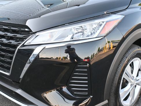 New 2025 Nissan Kicks Play S image 12