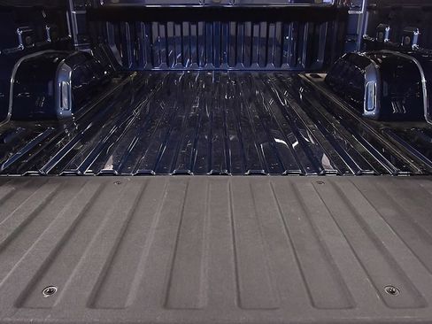 Used 2023 Chevrolet Silverado 1500 LT AWD/4WD image 13