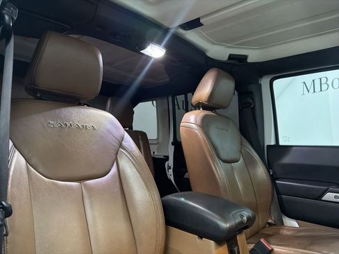 Used 2017 Jeep Wrangler Unlimited Sahara w/ Connectivity Group image 29