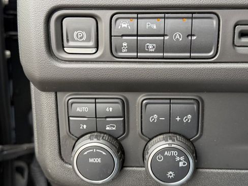 Used 2024 Chevrolet Tahoe LT w/ Luxury Package image 31