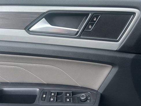 Used 2021 Volkswagen Atlas SE w/ Towing Package image 13