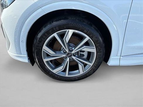 Used 2024 Audi Q4 e-tron Prestige AWD/4WD image 6