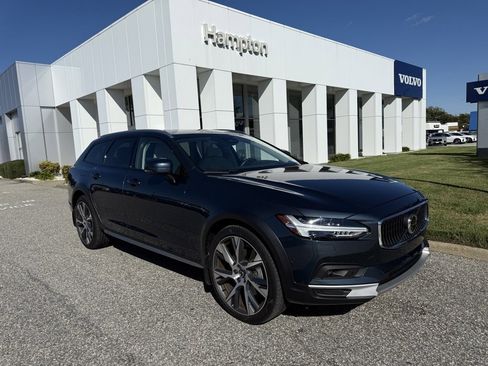 Certified 2024 Volvo V90 B6 Cross Country Ultimate image 3