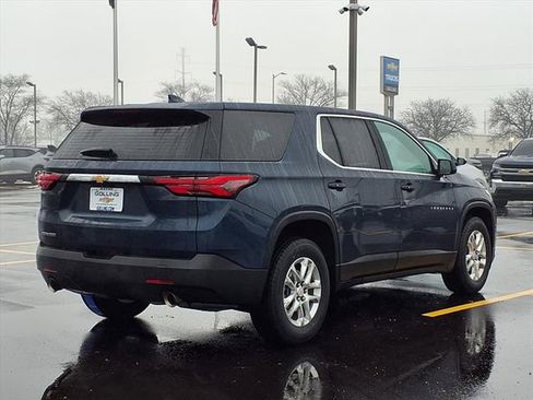 Used 2023 Chevrolet Traverse LS image 2