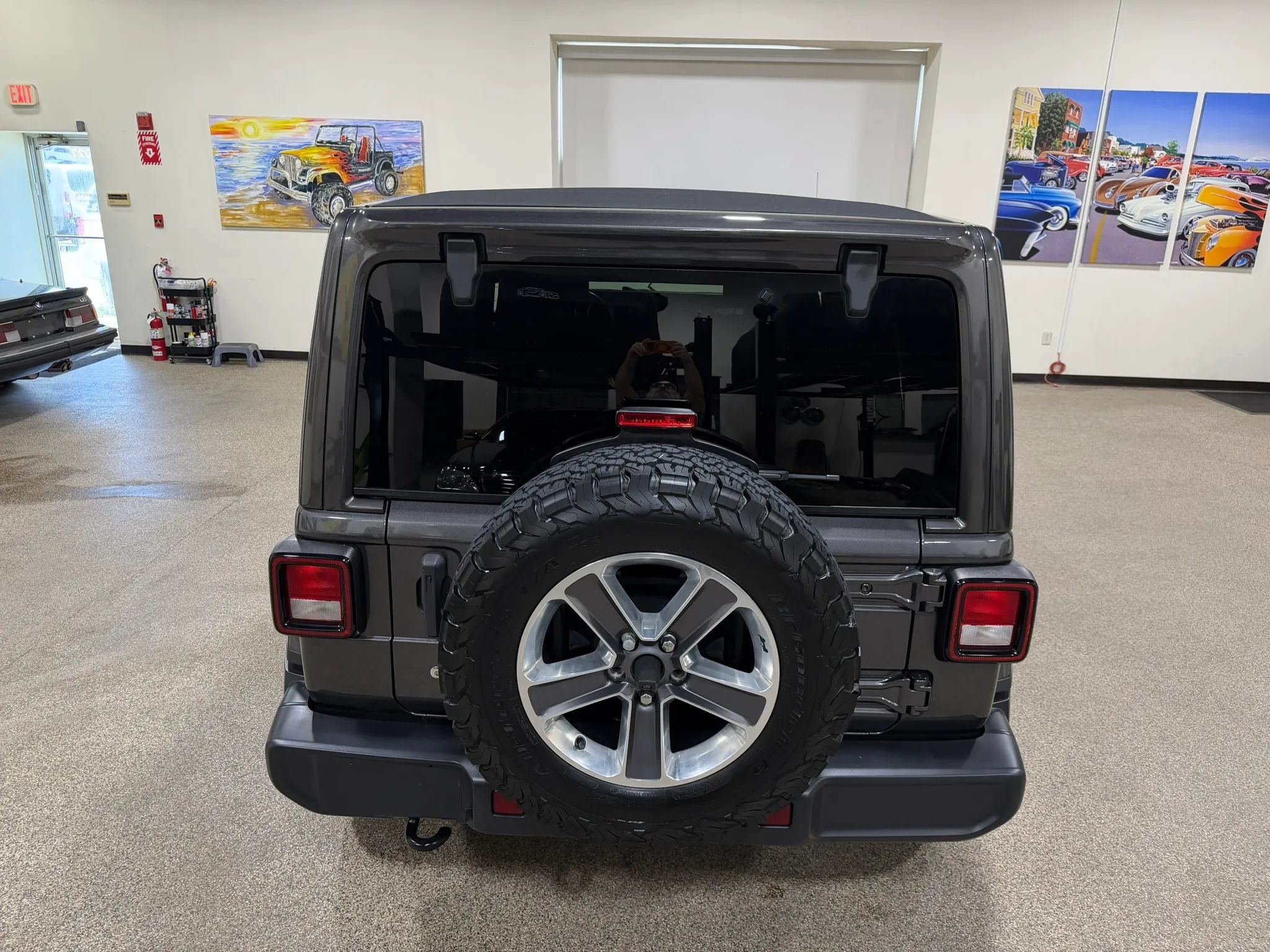 Used 2020 Jeep Wrangler Unlimited Sahara w/ Uconnect 4C Nav & Sound Group AWD/4WD image 17