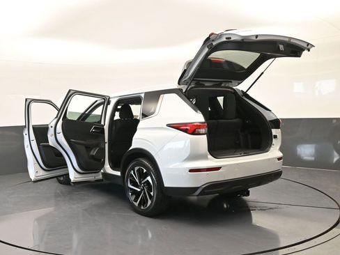 Used 2022 Mitsubishi Outlander ES image 75