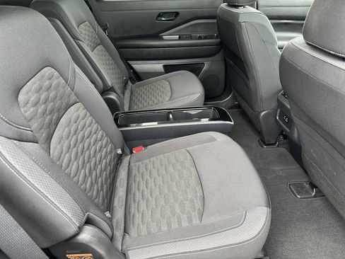 Certified 2024 Nissan Pathfinder SV w/ SV Premium Package AWD/4WD image 33