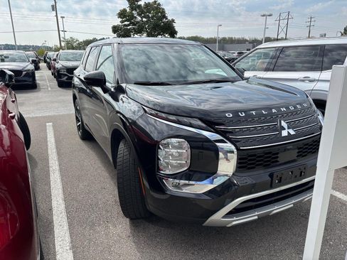 Used 2023 Mitsubishi Outlander SE AWD/4WD image 3