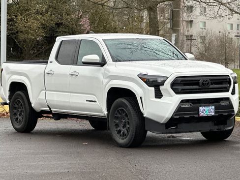 Used 2024 Toyota Tacoma SR5 image 9