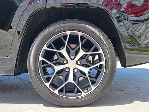 Used 2024 Jeep Grand Cherokee Summit AWD/4WD image 29