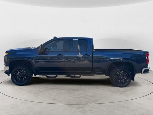 Used 2022 Chevrolet Silverado 2500 LT w/ Convenience Package AWD/4WD image 2