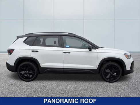 New 2026 Volkswagen Taos SE FWD image 6