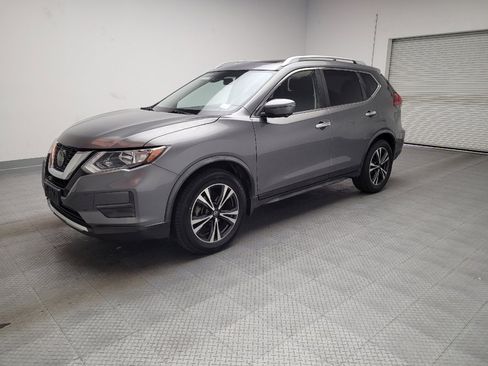 Used 2019 Nissan Rogue SV w/ Sun & Sound Touring Package image 2