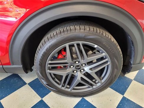 Used 2025 Ford Explorer ST image 18