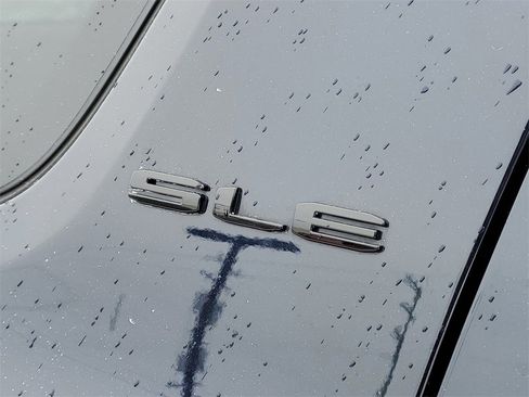 Used 2022 GMC Acadia SLE w/ Driver Convenience Package image 6