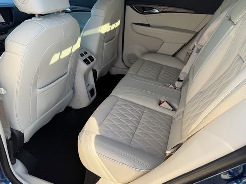 Used 2022 Buick Envision Avenir w/ Technology Package II image 16