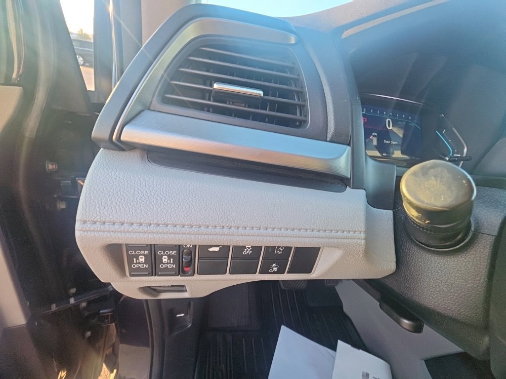Used 2018 Honda Odyssey EX-L image 18