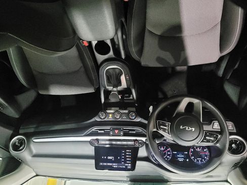 Used 2022 Kia Forte LXS image 22