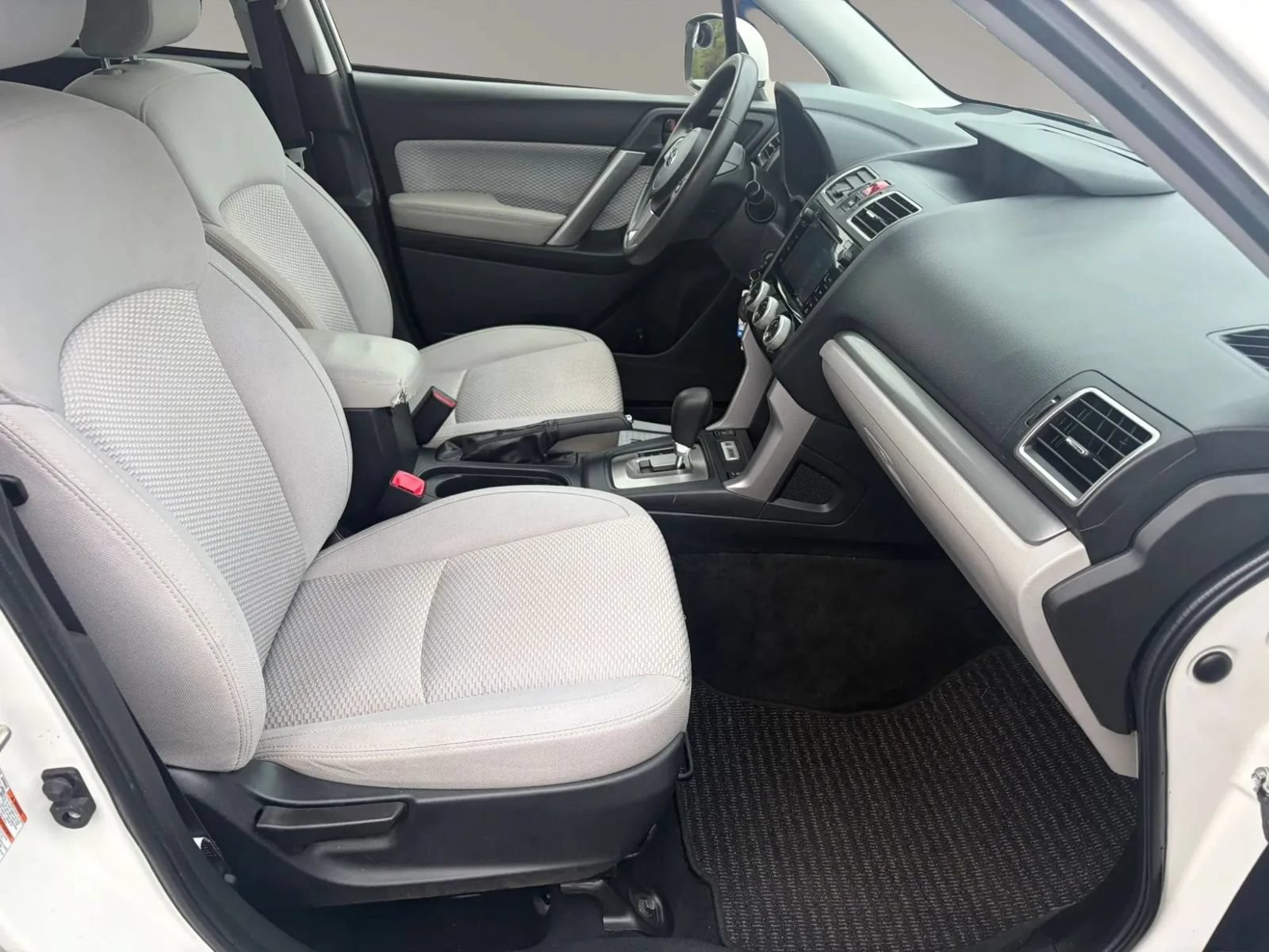 Used 2017 Subaru Forester 2.5i Premium w/ All-Weather Package AWD/4WD image 33