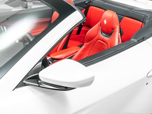 Used 2019 Ferrari Portofino RWD image 36