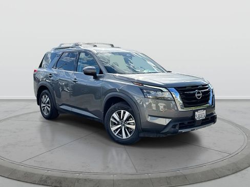 Used 2024 Nissan Pathfinder SL FWD image 1