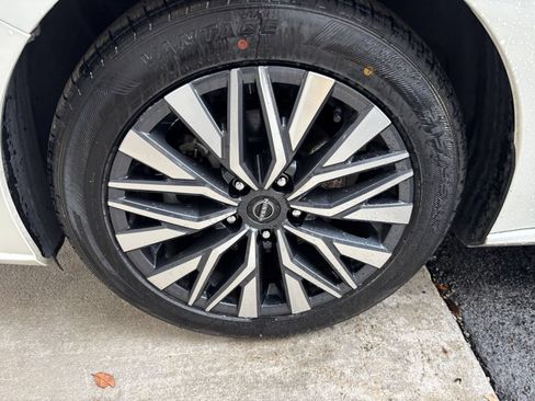 Used 2025 Nissan Altima 2.5 SV FWD image 30