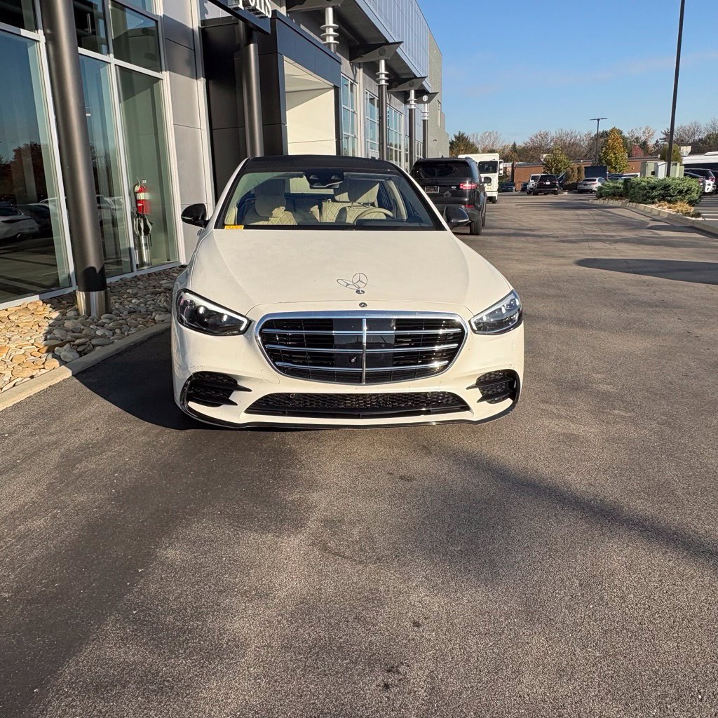 Used 2022 Mercedes-Benz S 580 4MATIC Sedan image 3