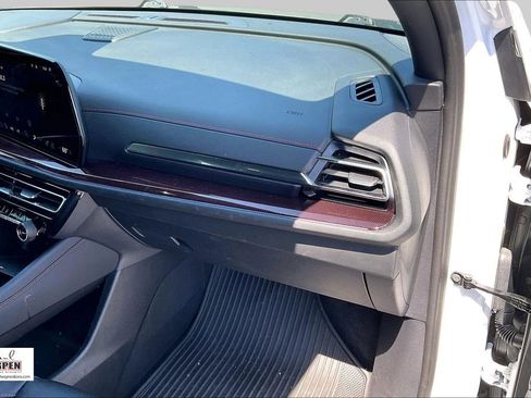 Used 2024 Chevrolet Traverse RS image 16