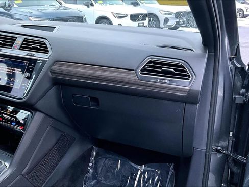 Used 2024 Volkswagen Tiguan SEL R-Line image 17