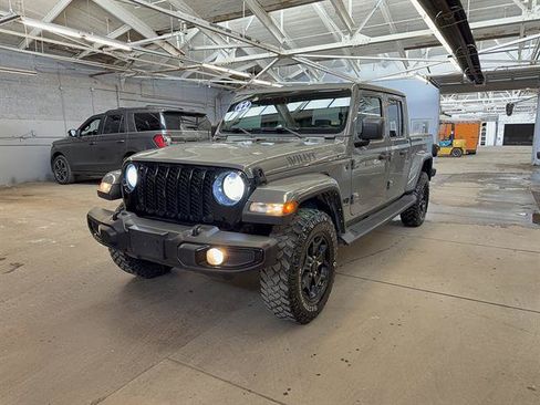 Used 2022 Jeep Gladiator Sport AWD/4WD image 2