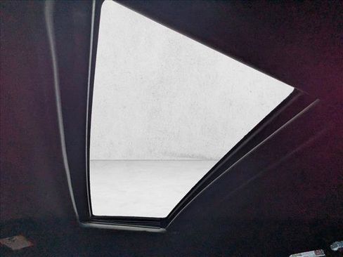 Used 2017 Dodge Challenger SXT w/ Cold Weather Group image 15