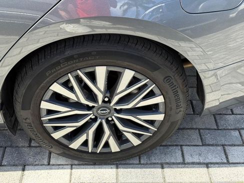 Used 2025 Nissan Altima 2.5 SV FWD image 41