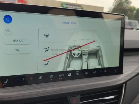 New 2025 Ford Escape SE w/ PHEV Premium Package FWD image 30