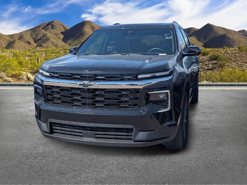 Used 2026 Chevrolet Traverse LT w/ Sun and Wheel Package image 2