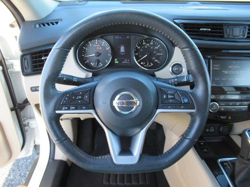 Used 2020 Nissan Rogue SL w/ Premium Package image 17