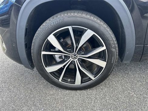 Used 2024 Volkswagen Atlas SEL Premium R-Line image 9