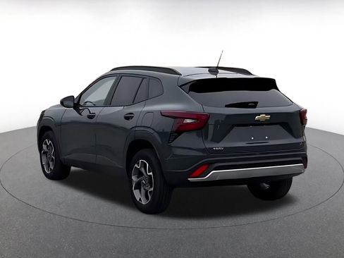 Used 2025 Chevrolet Trax LT image 11