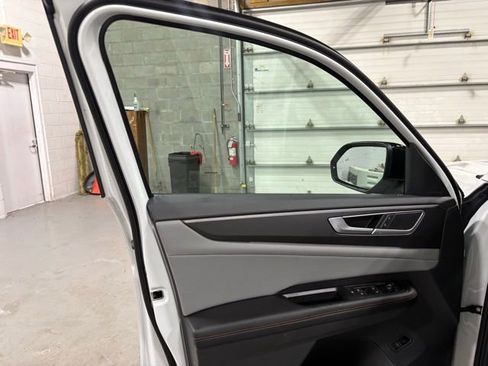 New 2026 Volkswagen Atlas Peak Edition image 11