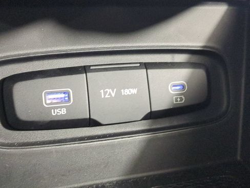 Used 2023 Hyundai Venue SEL FWD image 25