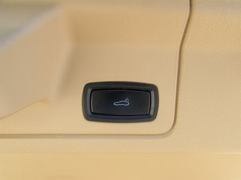Used 2015 Porsche Panamera 4 AWD/4WD image 30