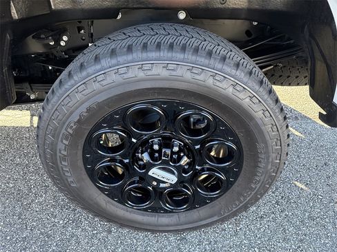 Used 2025 Ford F250 Lariat w/ Black Appearance Package image 21