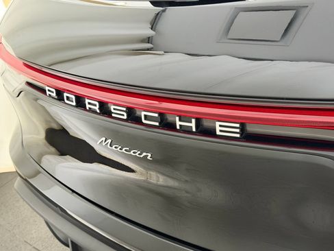 Certified 2026 Porsche Macan AWD/4WD image 25